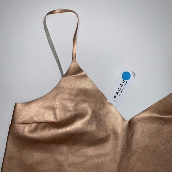 🆕 Crop top - Picture 2 of 3